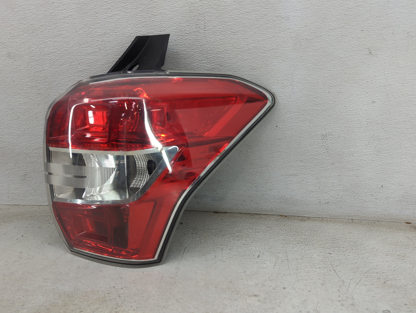 2015 Subaru Forester Tail Light Assembly Passenger Right OEM P/N:84201-SG040 Fits OEM Used Auto Parts - Oemusedautoparts1.co
