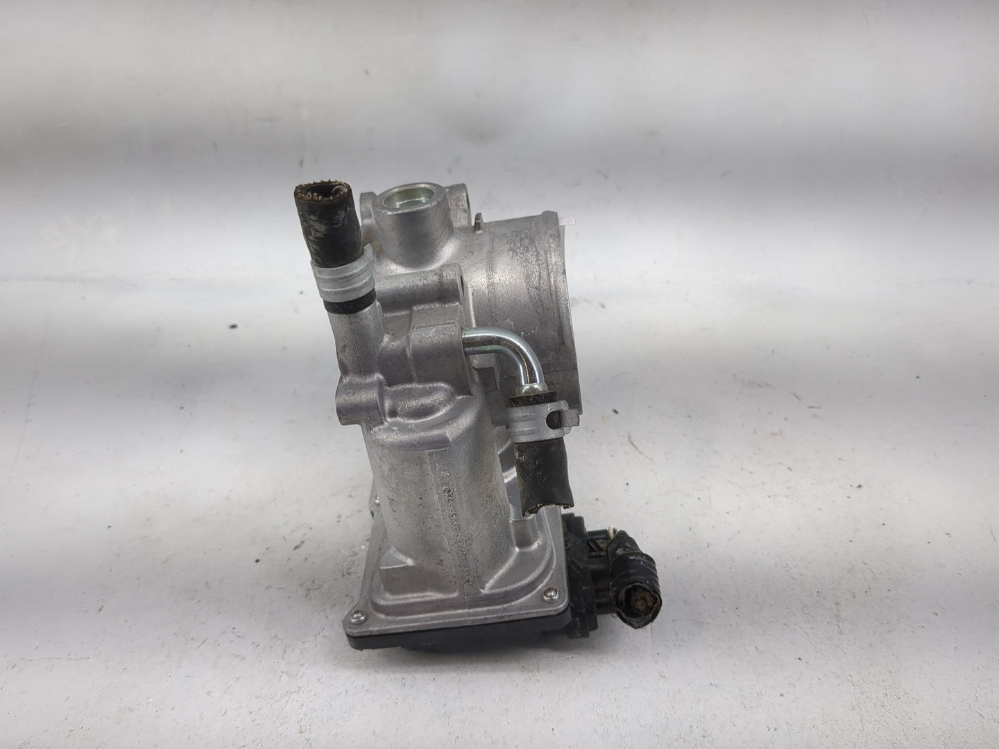 2011-2018 Subaru Forester Throttle Body P/N:16112AA380 142004R04 Fits Fits 2011 2012 2013 2014 2015 2016 2017 2018 OEM Used 