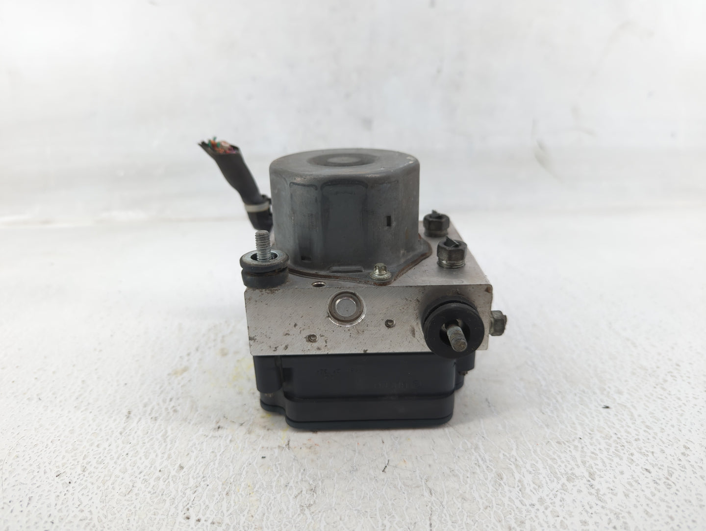 2014-2015 Subaru Forester ABS Pump Control Module Replacement P/N:27536SG000 Fits Fits 2014 2015 OEM Used Auto Parts - Oemus