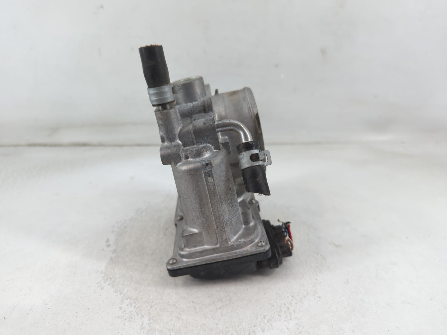 2011-2018 Subaru Forester Throttle Body P/N:16112AA380 Fits Fits 2011 2012 2013 2014 2015 2016 2017 2018 OEM Used Auto Parts