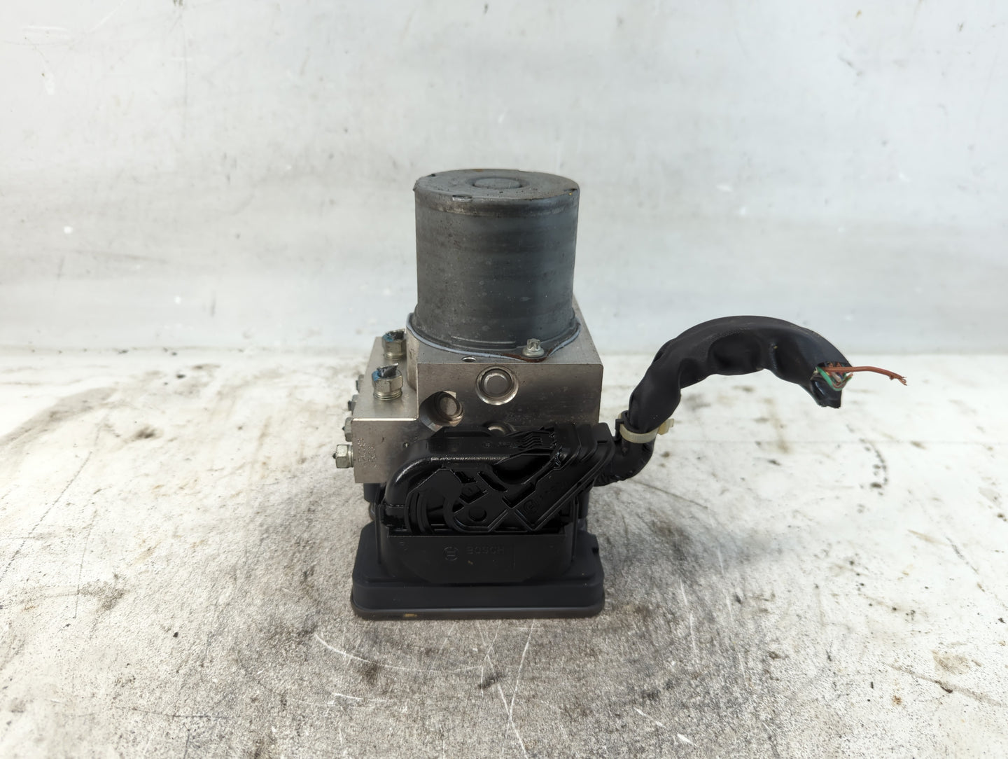 2014-2015 Subaru Forester ABS Pump Control Module Replacement P/N:27536SC061 Fits Fits 2014 2015 OEM Used Auto Parts - Oemus
