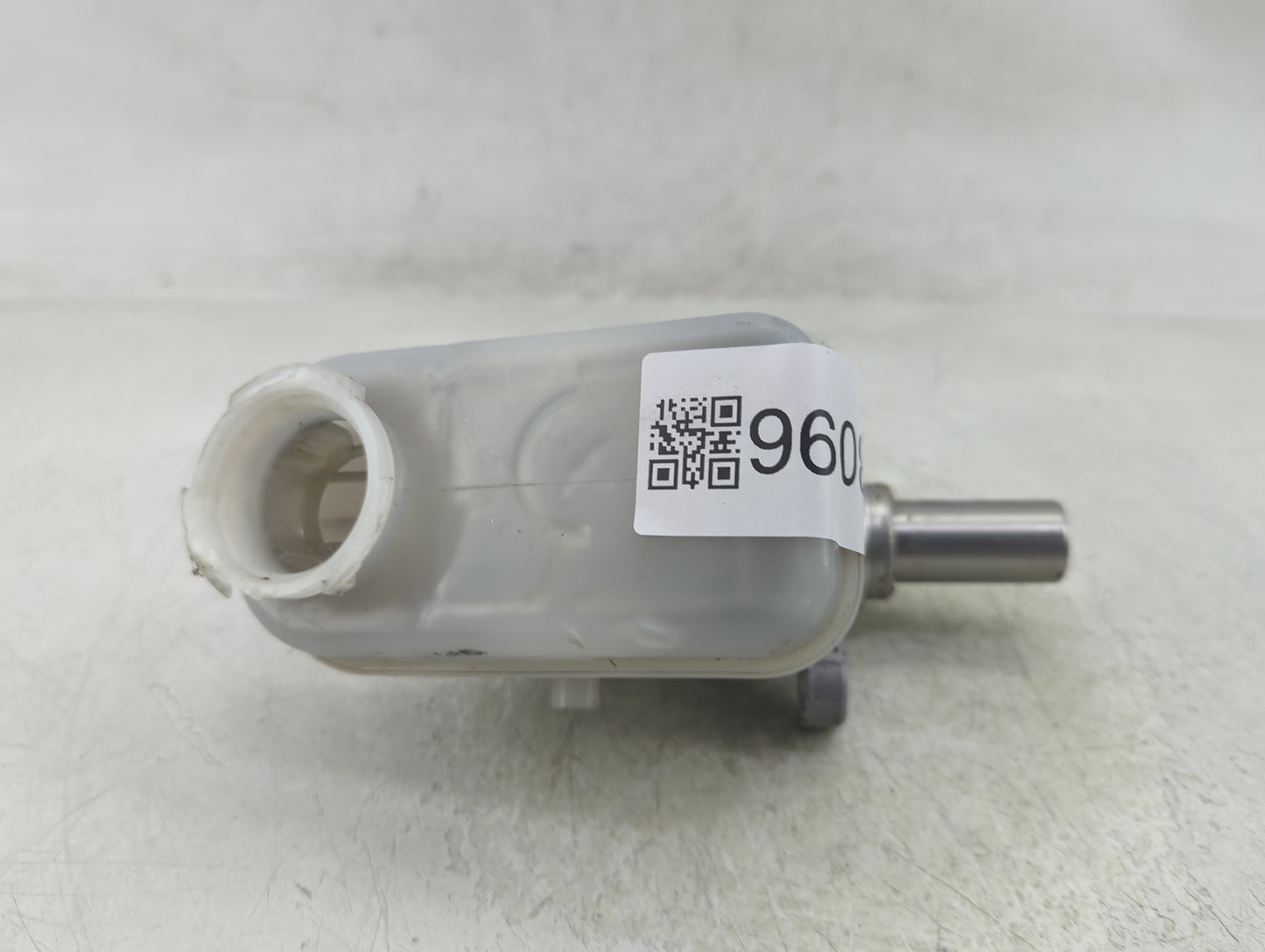2015-2016 Subaru Impreza Brake Master Cylinder 1383096 - Oemusedautoparts1.com