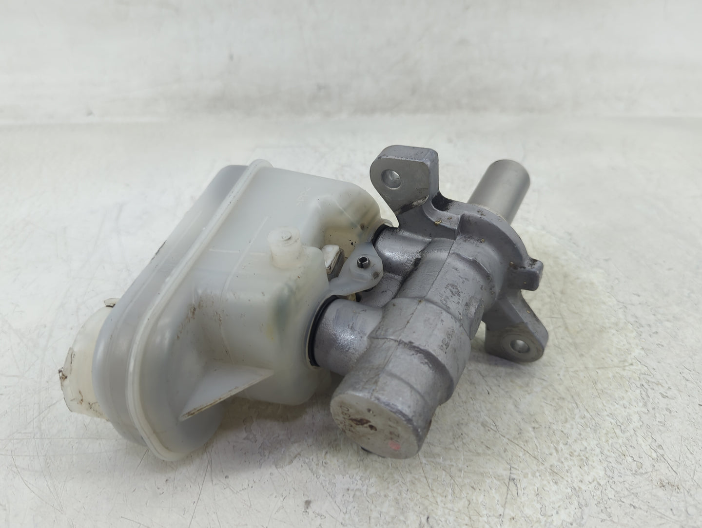 2015-2016 Subaru Impreza Brake Master Cylinder 1383096 - Oemusedautoparts1.com