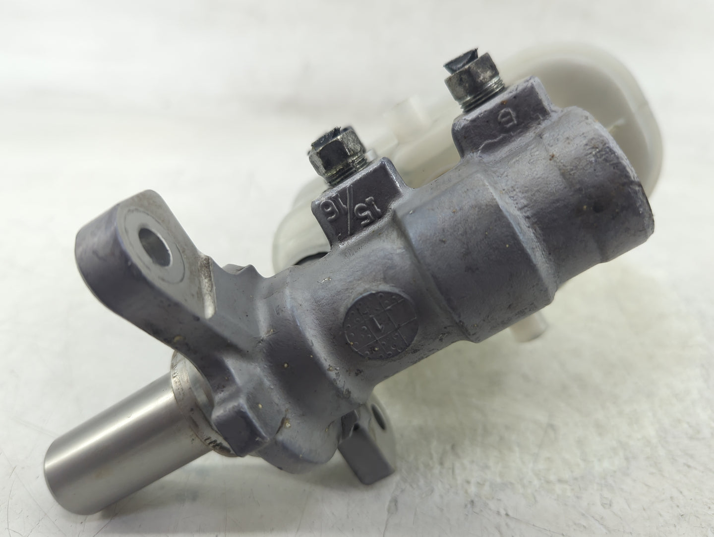 2015-2016 Subaru Impreza Brake Master Cylinder 1383096 - Oemusedautoparts1.com
