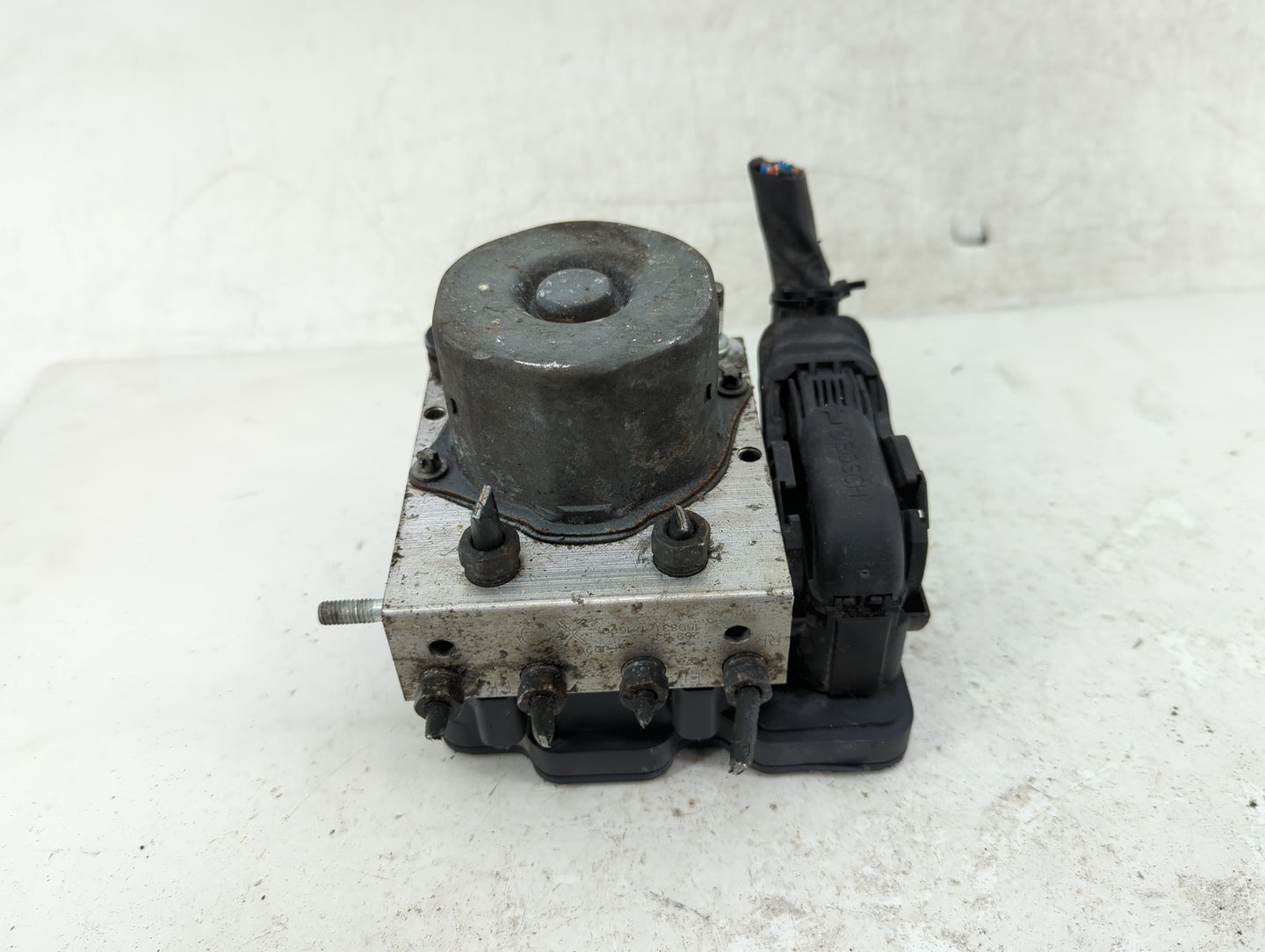 2015 Subaru Impreza ABS Pump Control Module Replacement P/N:2265106452 0265956212 Fits OEM Used Auto Parts - Oemusedautopart