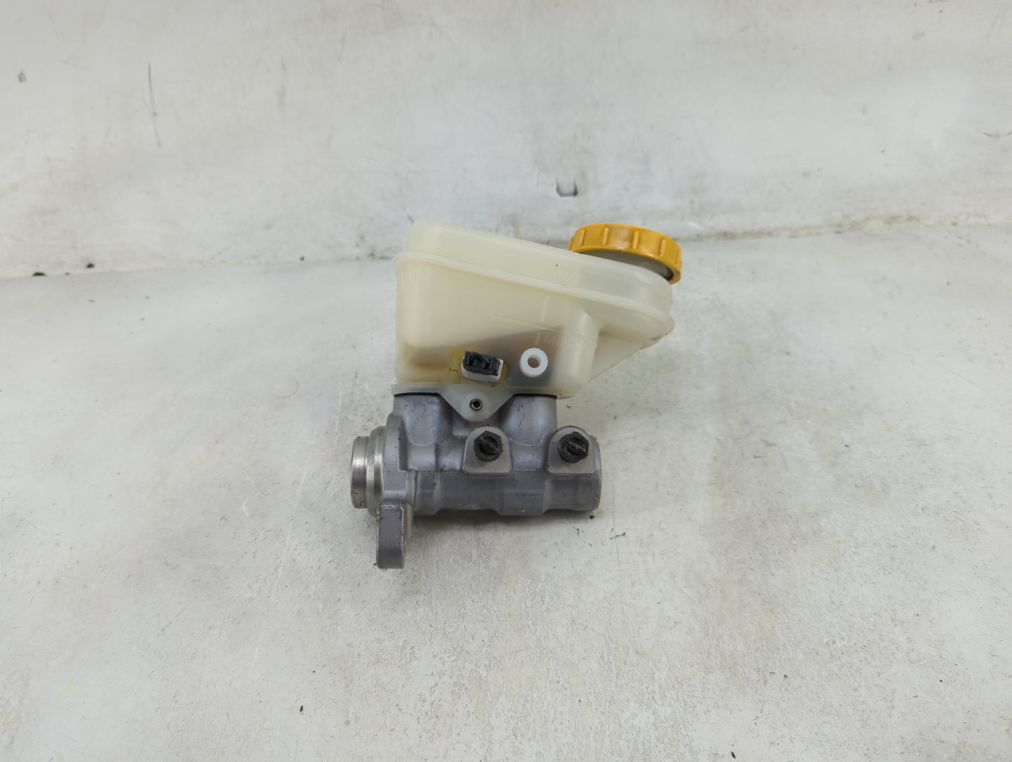 2012-2015 Subaru Impreza Brake Master Cylinder 1490394 - Oemusedautoparts1.com