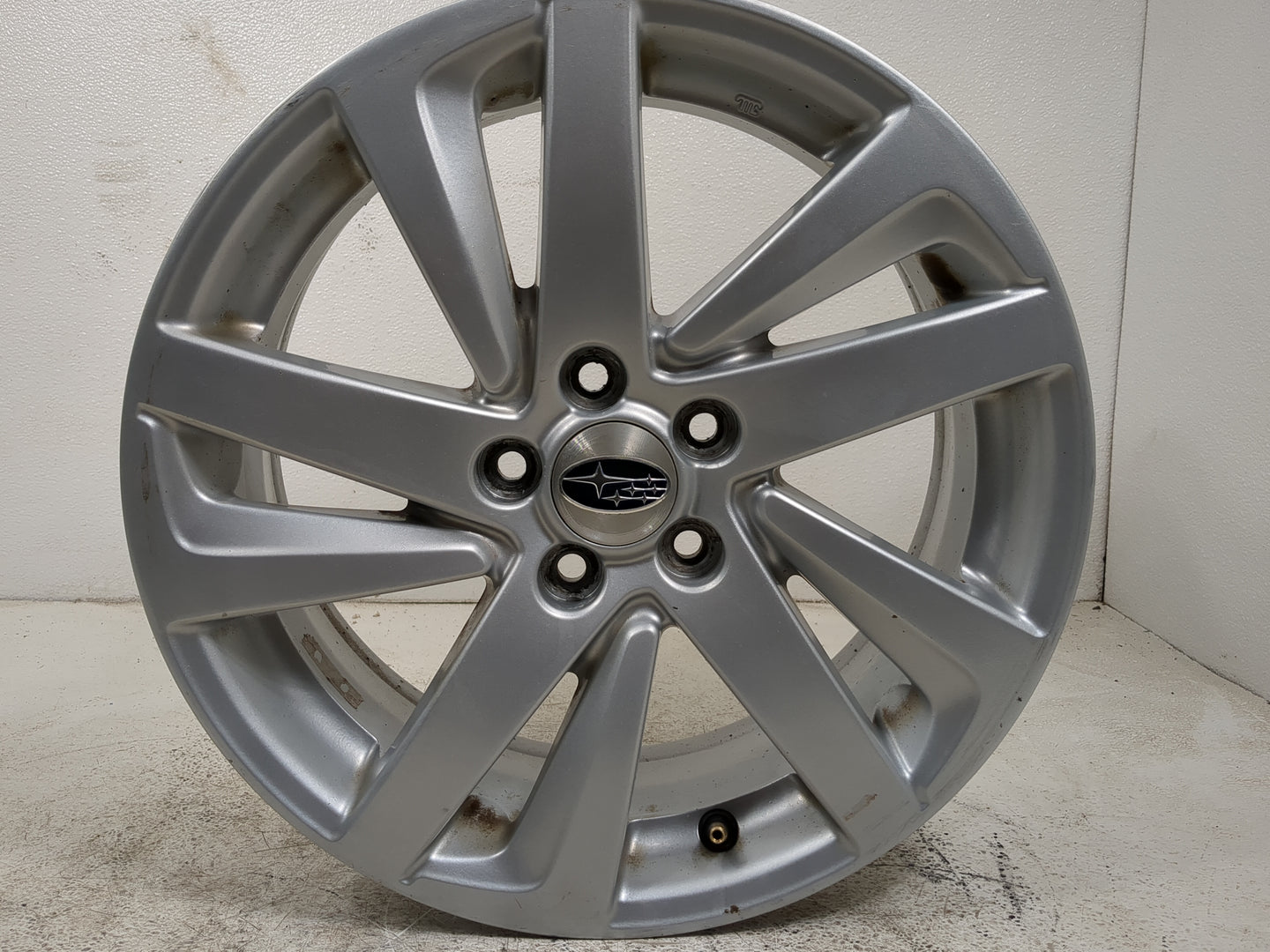 2015-2016 Subaru Impreza Oem Wheel Rim 5000484 - Oemusedautoparts1.com