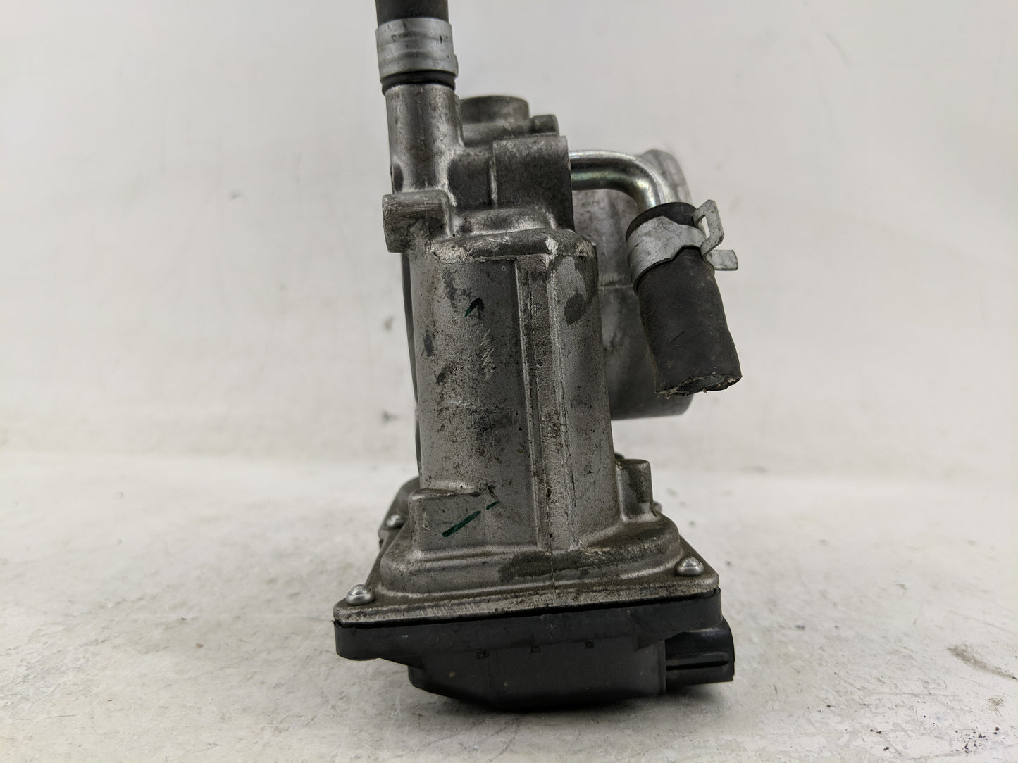 2013-2019 Subaru Legacy Throttle Body P/N:16112AA38A Fits Fits 2013 2014 2015 2016 2017 2018 2019 OEM Used Auto Parts - Oemu