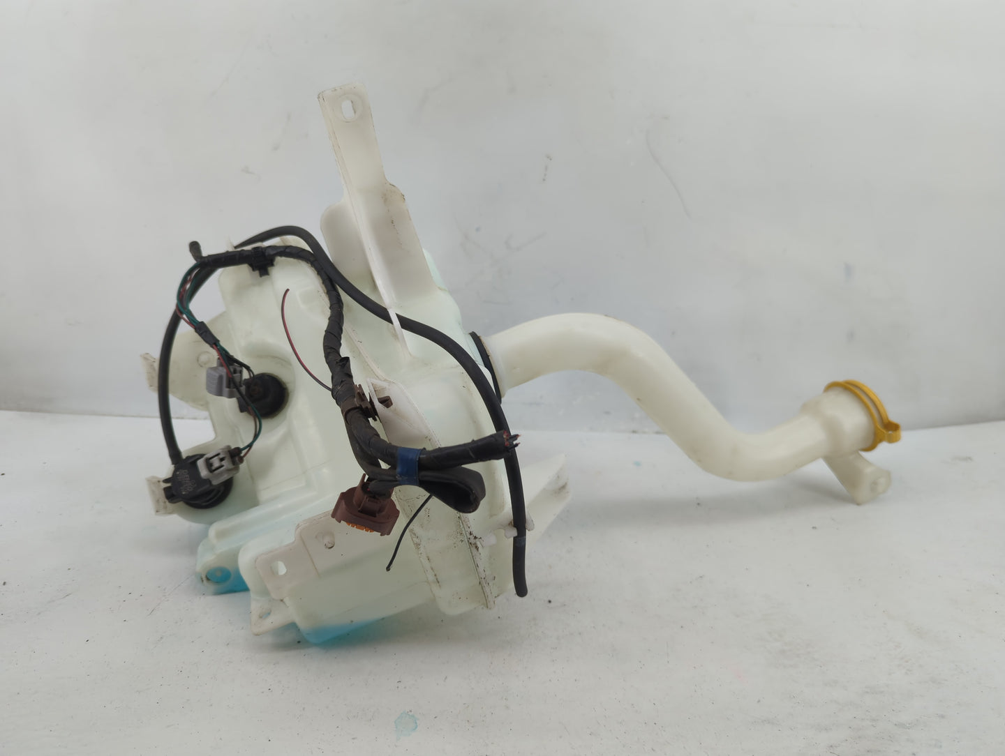 2015-2019 Subaru Legacy Windshield Washer Fluid Reservoir Bottle Oem - Oemusedautoparts1.com