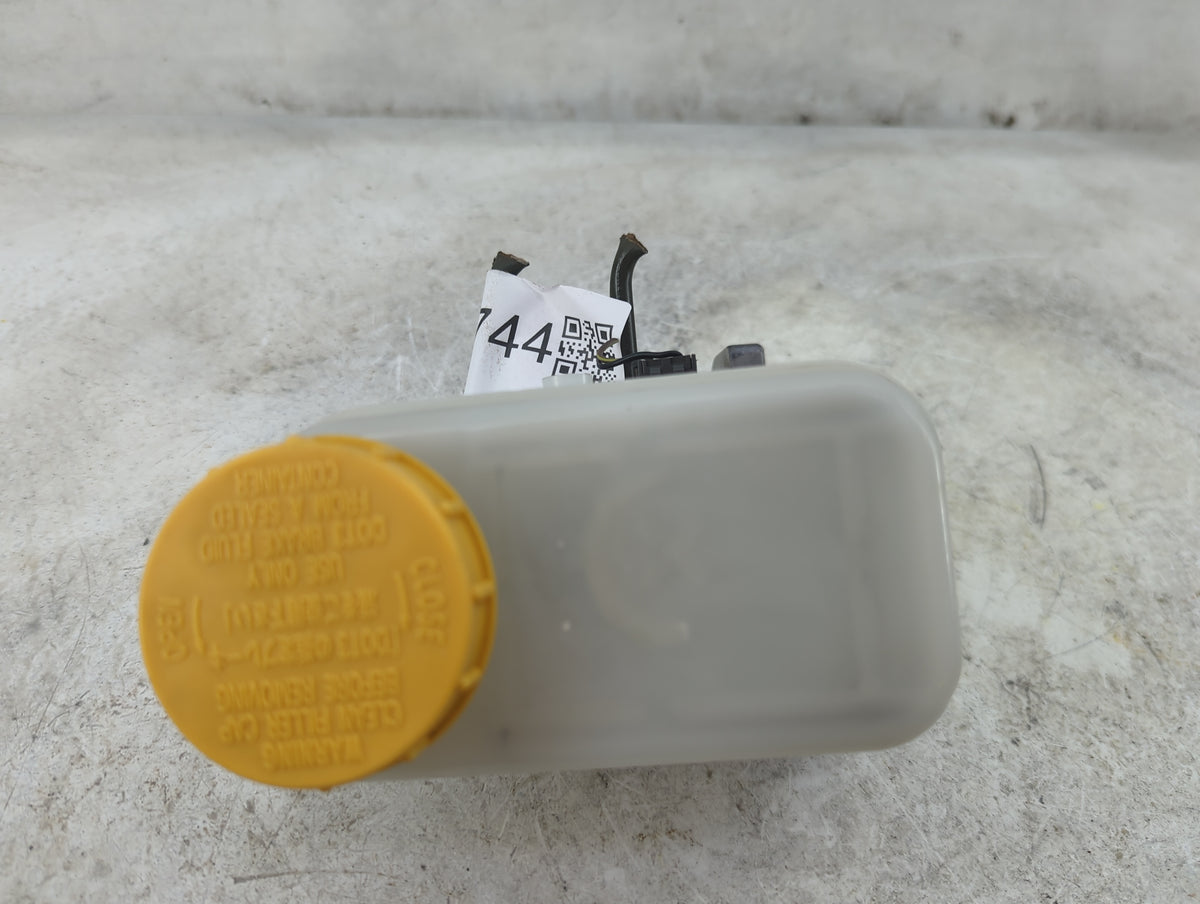 2015-2017 Subaru Legacy Brake Master Cylinder 1515744 - Oemusedautoparts1.com