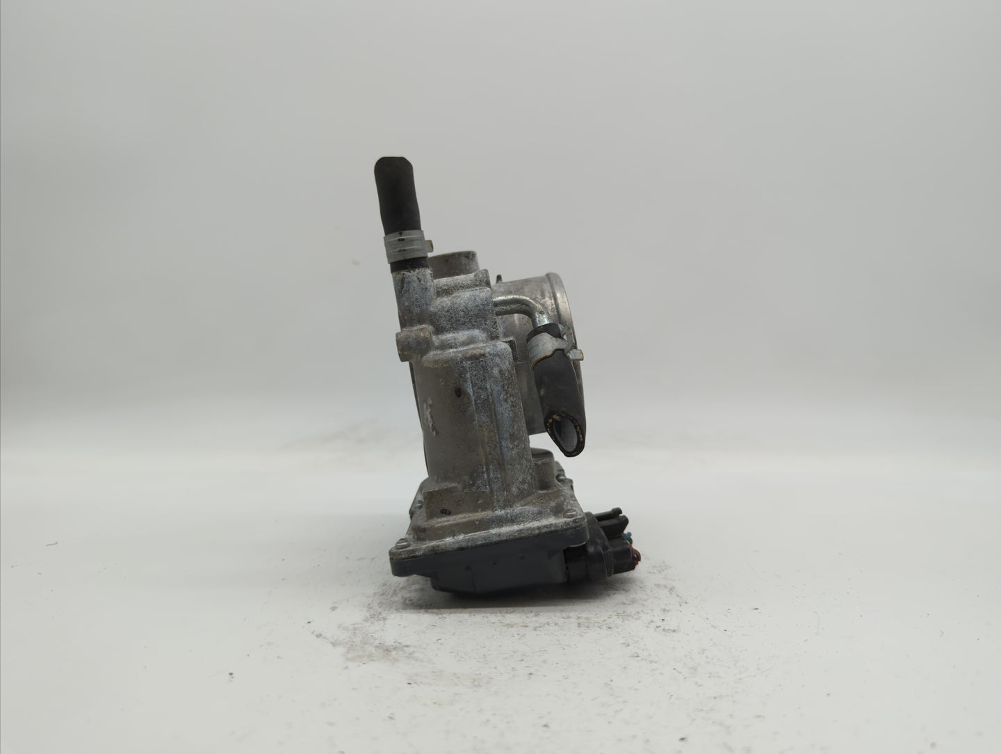2013-2019 Subaru Legacy Throttle Body P/N:16112AA38A Fits Fits 2013 2014 2015 2016 2017 2018 2019 OEM Used Auto Parts - Oemu