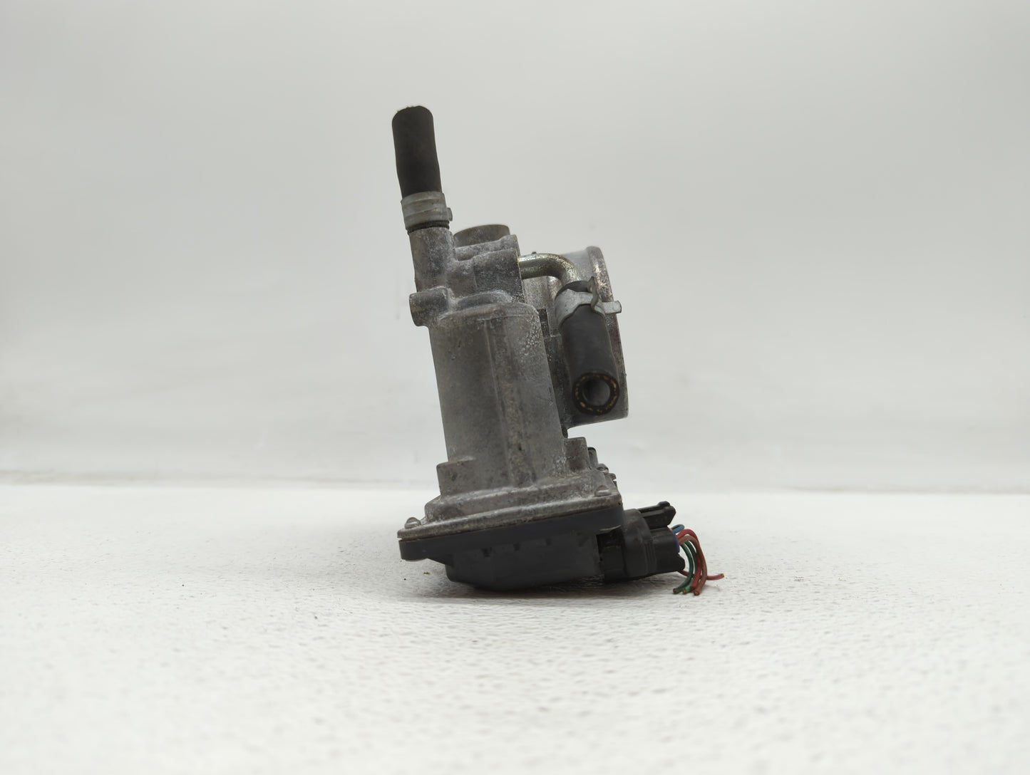 2013-2019 Subaru Legacy Throttle Body P/N:16112AA38A Fits Fits 2013 2014 2015 2016 2017 2018 2019 OEM Used Auto Parts - Oemu