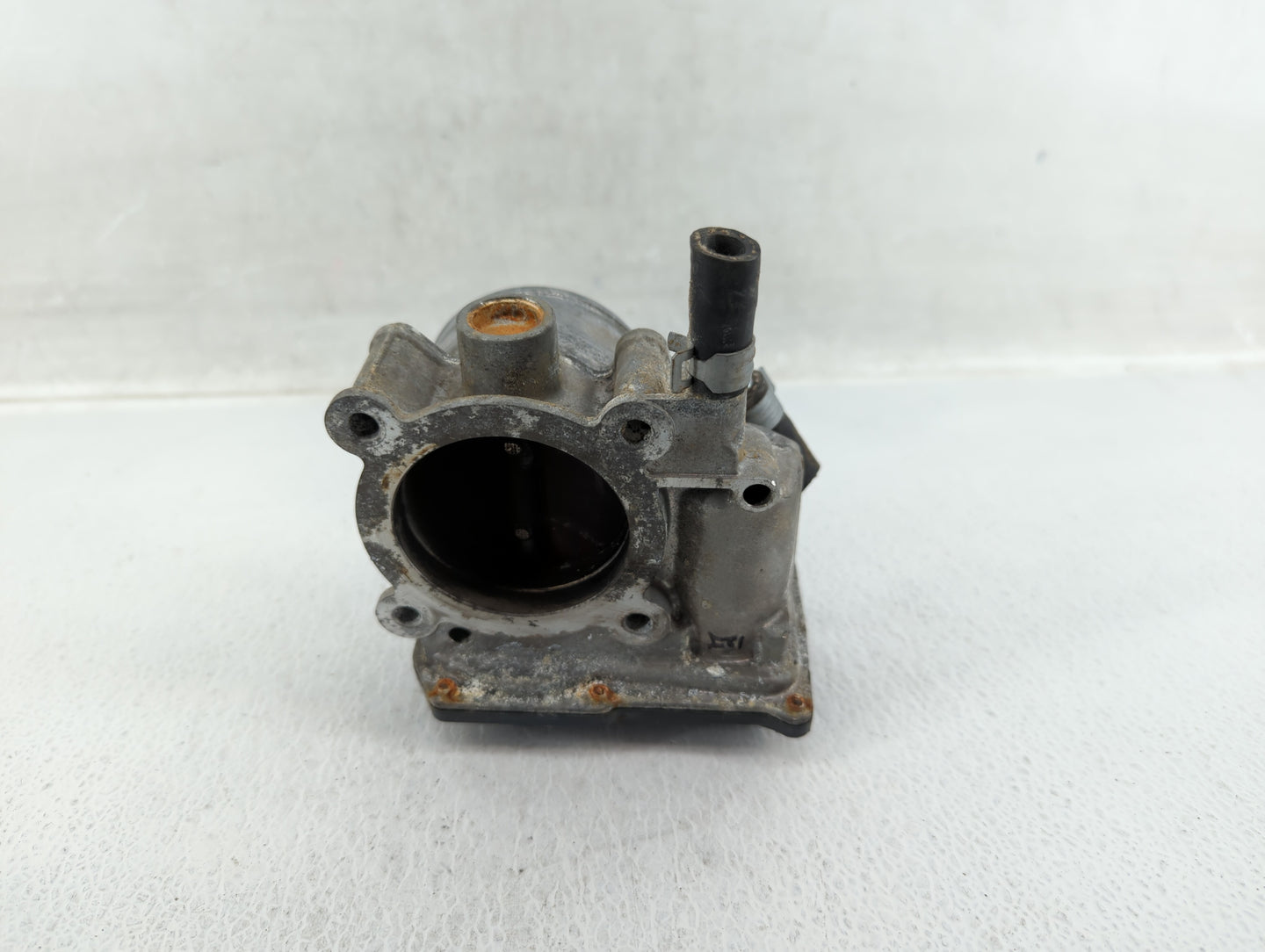 2013-2019 Subaru Legacy Throttle Body P/N:16112AA38A Fits Fits 2013 2014 2015 2016 2017 2018 2019 OEM Used Auto Parts - Oemu
