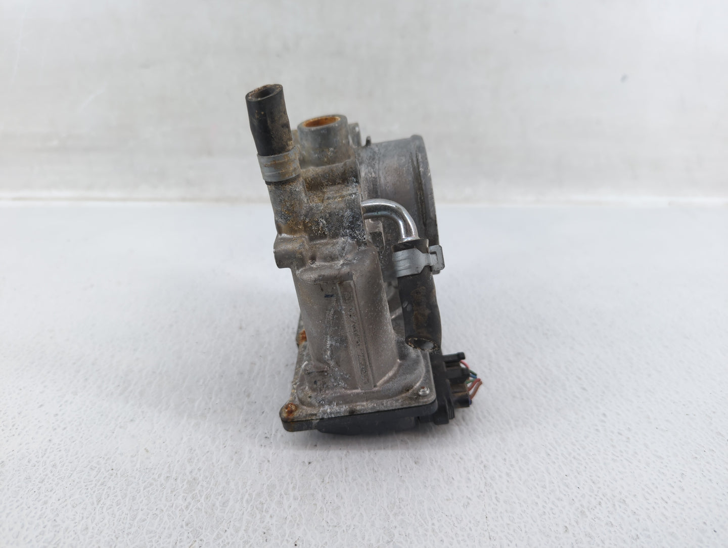 2013-2019 Subaru Legacy Throttle Body P/N:16112AA38A Fits Fits 2013 2014 2015 2016 2017 2018 2019 OEM Used Auto Parts - Oemu