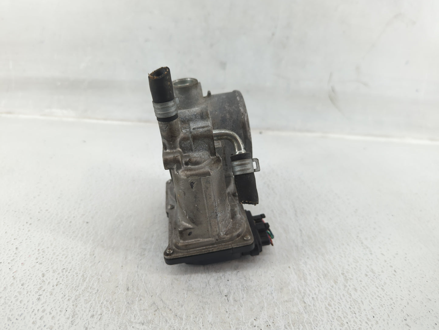 2013-2019 Subaru Legacy Throttle Body P/N:16112AA38A Fits Fits 2013 2014 2015 2016 2017 2018 2019 OEM Used Auto Parts - Oemu