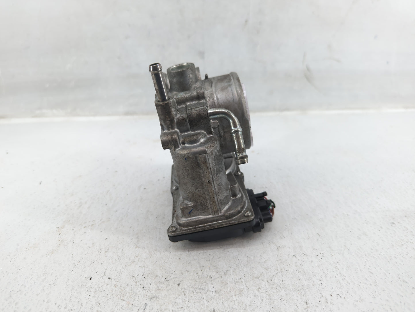 2013-2019 Subaru Legacy Throttle Body P/N:1611AA33A Fits Fits 2013 2014 2015 2016 2017 2018 2019 OEM Used Auto Parts - Oemus