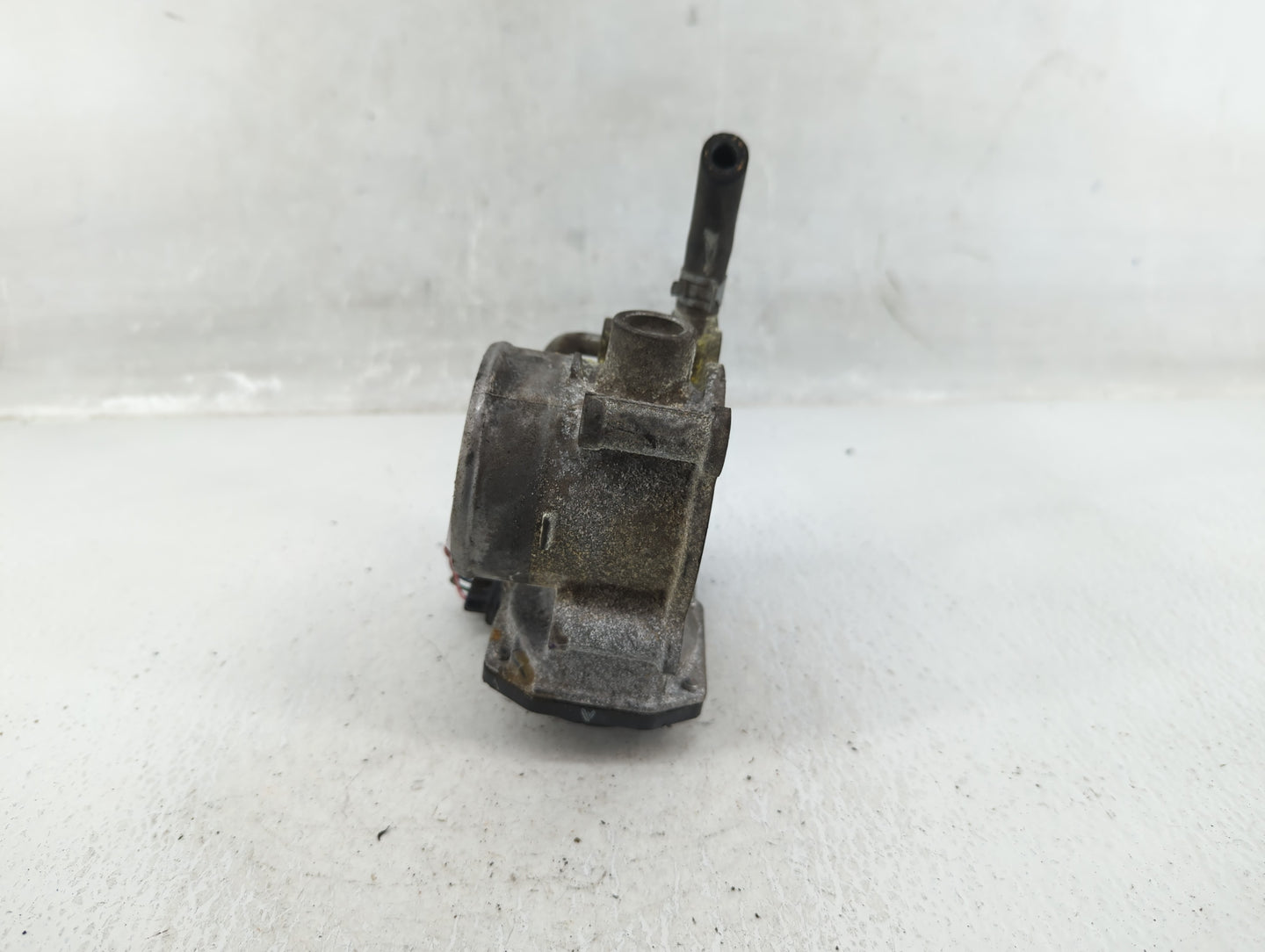 2013-2019 Subaru Legacy Throttle Body P/N:16112AA38A Fits Fits 2013 2014 2015 2016 2017 2018 2019 OEM Used Auto Parts - Oemu
