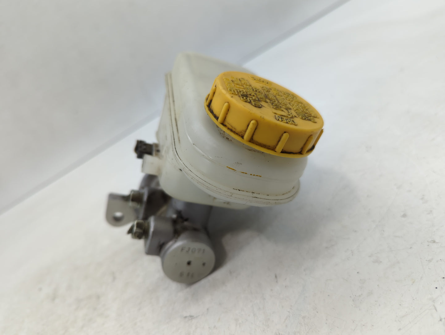 2015-2017 Subaru Legacy Brake Master Cylinder - Oemusedautoparts1.com
