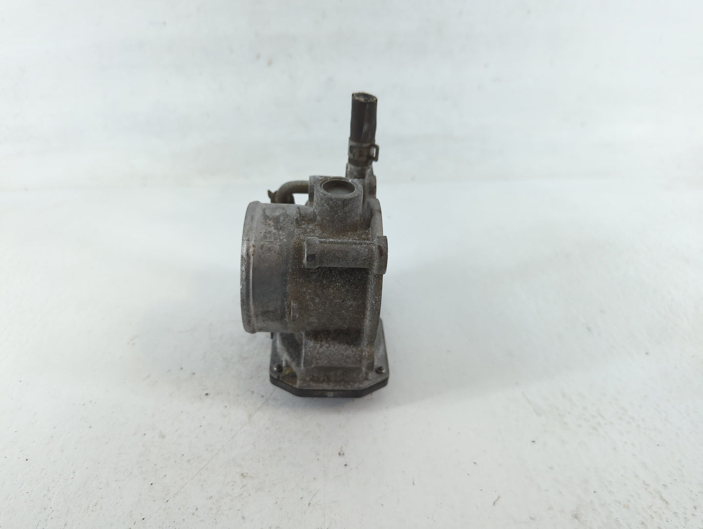 2013-2019 Subaru Legacy Throttle Body P/N:16112AA38A Fits Fits 2013 2014 2015 2016 2017 2018 2019 OEM Used Auto Parts - Oemu