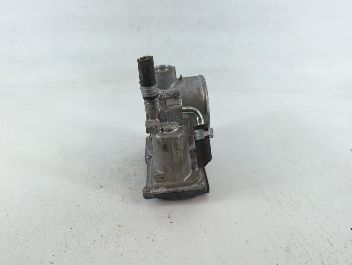 2013-2019 Subaru Legacy Throttle Body P/N:16112AA38A Fits Fits 2013 2014 2015 2016 2017 2018 2019 OEM Used Auto Parts - Oemu