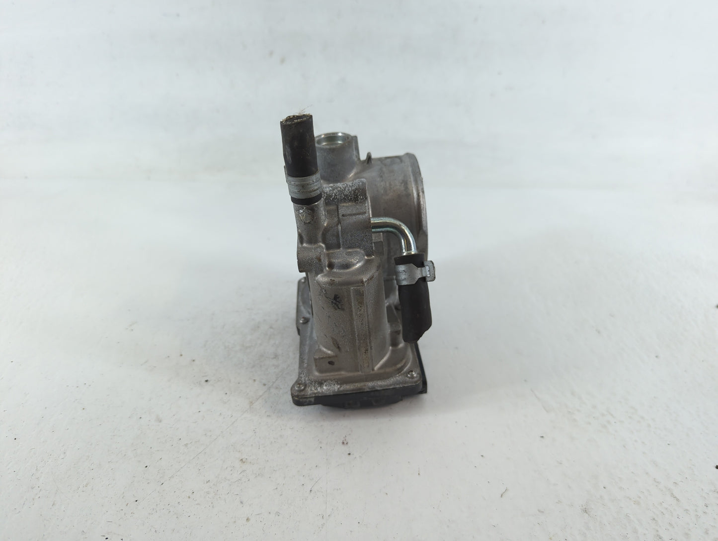 2013-2019 Subaru Legacy Throttle Body P/N:16112AA38A Fits Fits 2013 2014 2015 2016 2017 2018 2019 OEM Used Auto Parts - Oemu