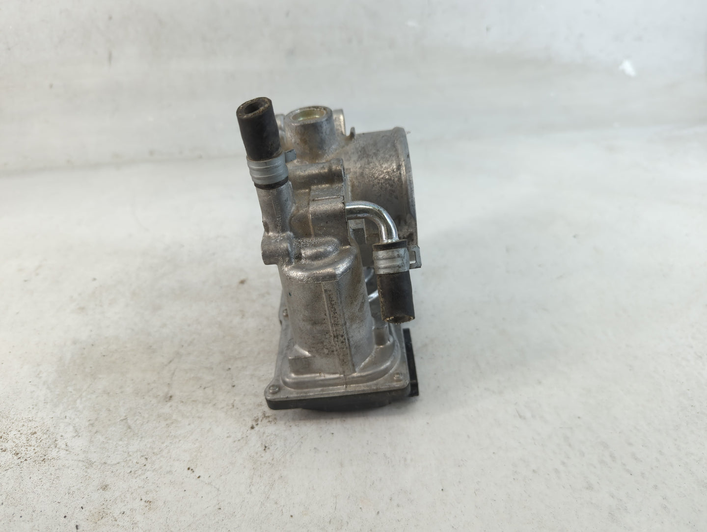 2013-2019 Subaru Legacy Throttle Body P/N:16112AA38 Fits Fits 2013 2014 2015 2016 2017 2018 2019 OEM Used Auto Parts - Oemus