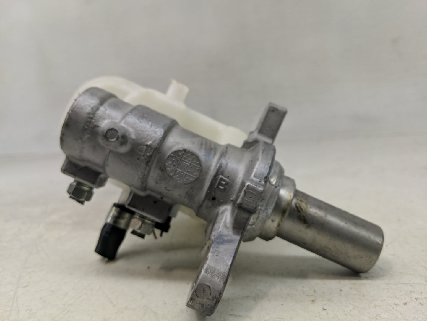 2015-2021 Subaru Wrx Brake Master Cylinder 1312064 - Oemusedautoparts1.com