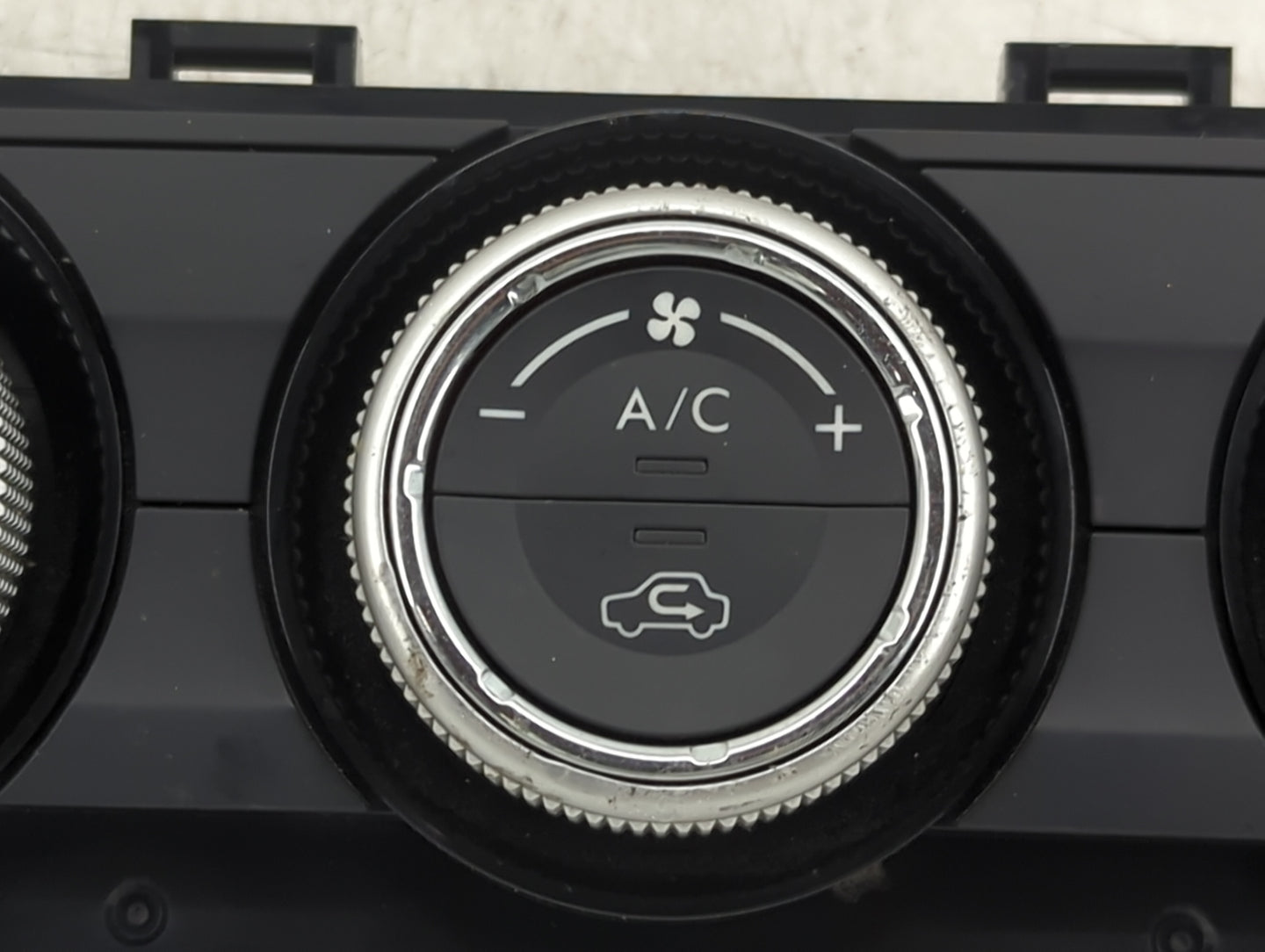 2015 Subaru Wrx Climate Control Module Temperature AC/Heater Replacement P/N:T955457 B 72311VA040 Fits OEM Used Auto Parts -