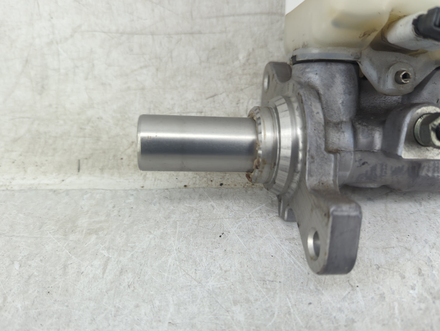 Subaru Xv Brake Master Cylinder - Oemusedautoparts1.com