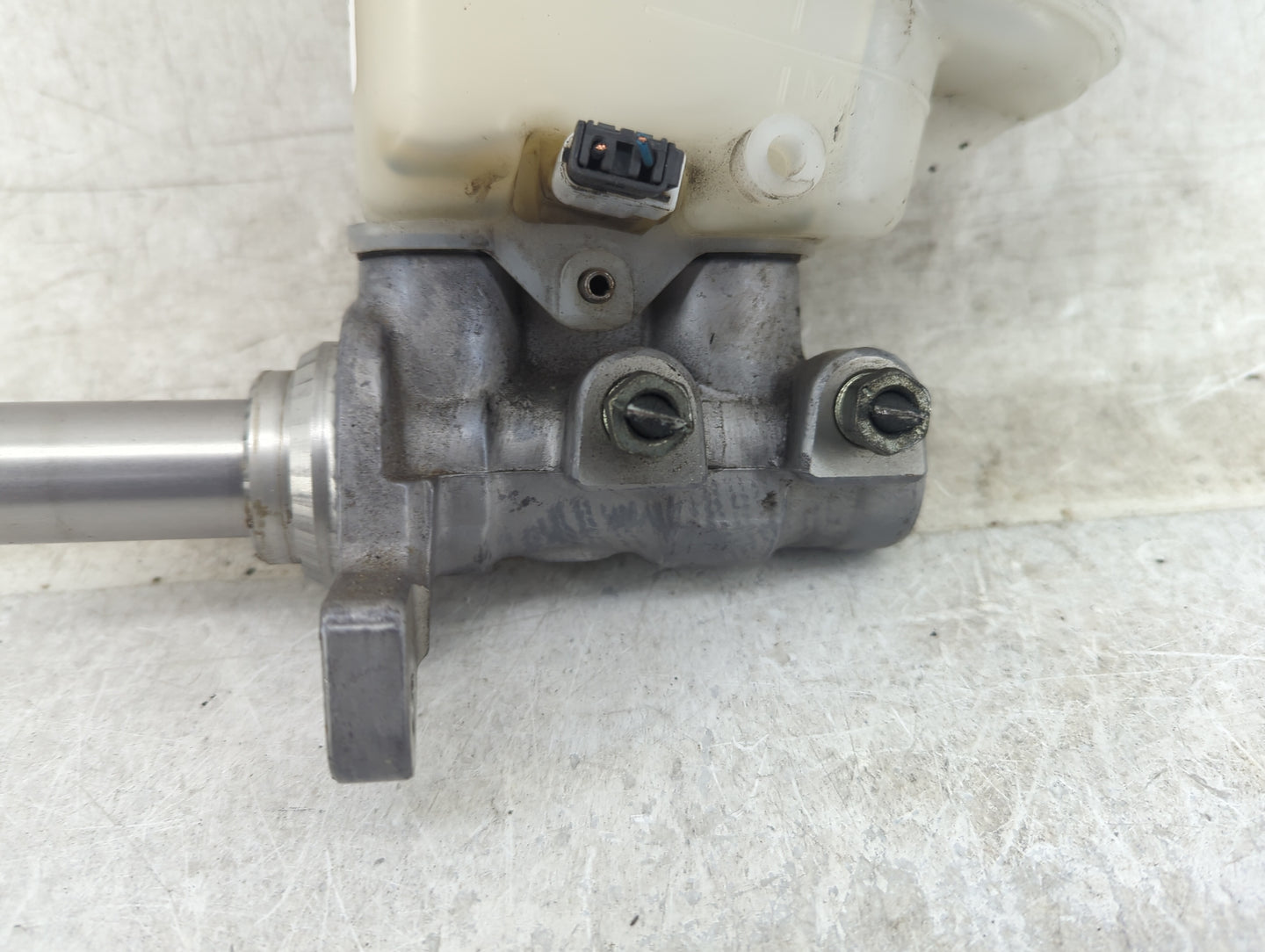 Subaru Xv Brake Master Cylinder 1451312 - Oemusedautoparts1.com
