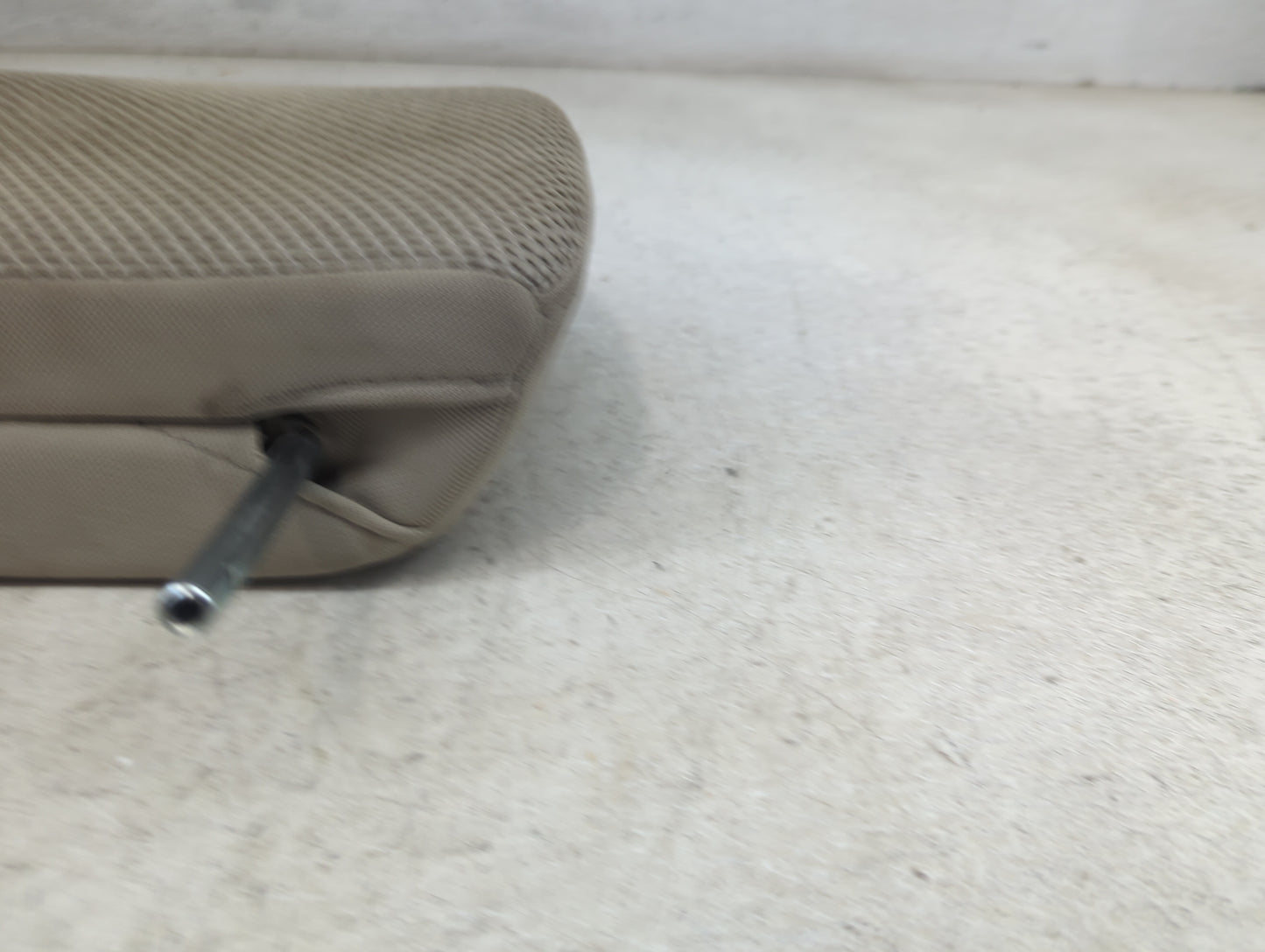2013-2015 Subaru Xv Headrest Head Rest Rear Seat Fits Fits 2012 2013 2014 2015 2016 OEM Used Auto Parts - Oemusedautoparts1.