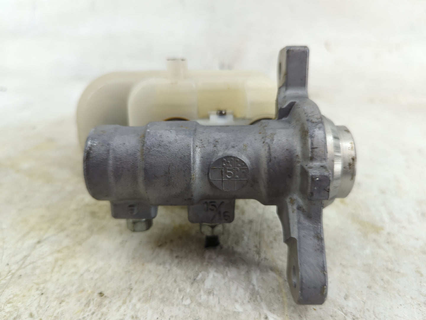 Subaru Xv Brake Master Cylinder 1496916 - Oemusedautoparts1.com