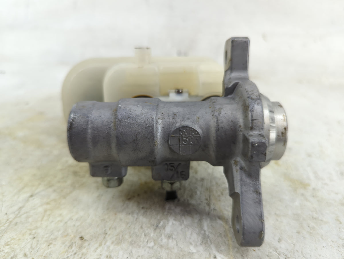 Subaru Xv Brake Master Cylinder 1496916 - Oemusedautoparts1.com