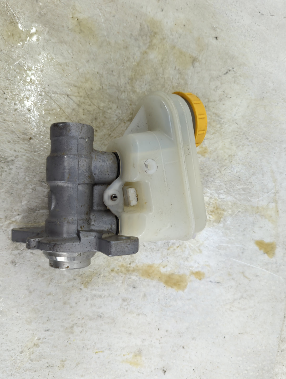 Subaru Xv Brake Master Cylinder 1496916 - Oemusedautoparts1.com