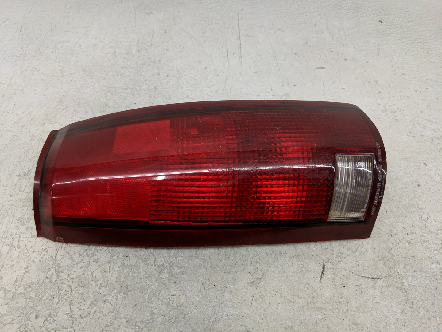2013-2015 Toyota Avalon Tail Light Assembly Passenger Right OEM P/N:16506322 16506350, 16511566 Fits Fits 2013 2014 2015 OEM