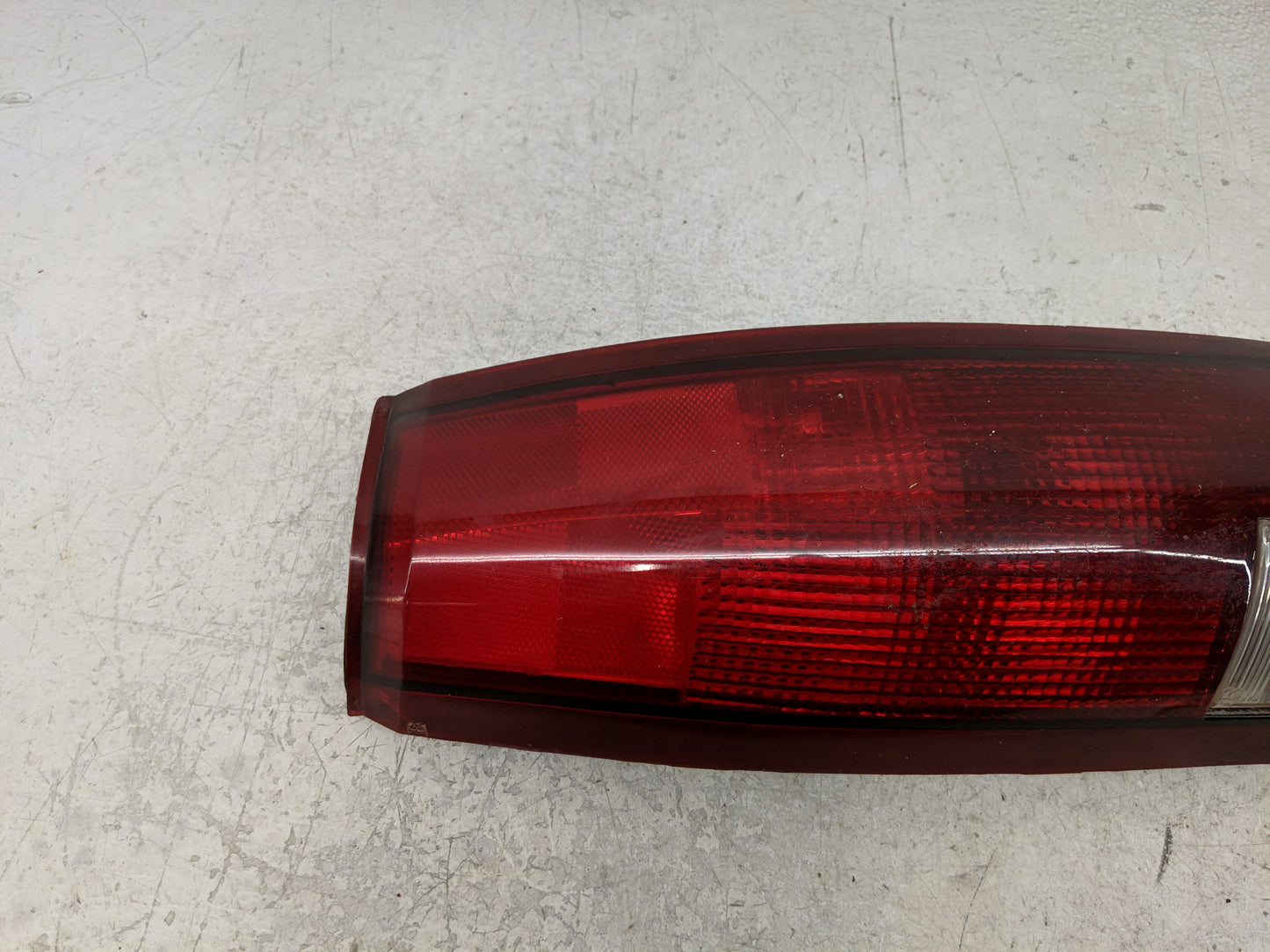 2013-2015 Toyota Avalon Tail Light Assembly Passenger Right OEM P/N:16506322 16506350, 16511566 Fits Fits 2013 2014 2015 OEM