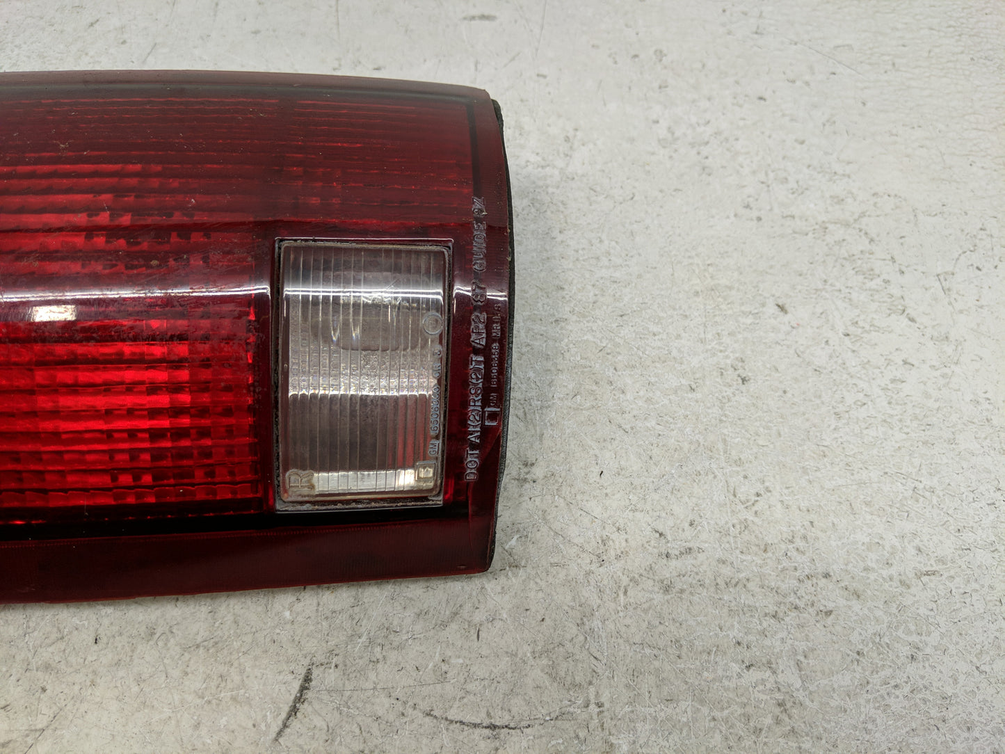 2013-2015 Toyota Avalon Tail Light Assembly Passenger Right OEM P/N:16506322 16506350, 16511566 Fits Fits 2013 2014 2015 OEM