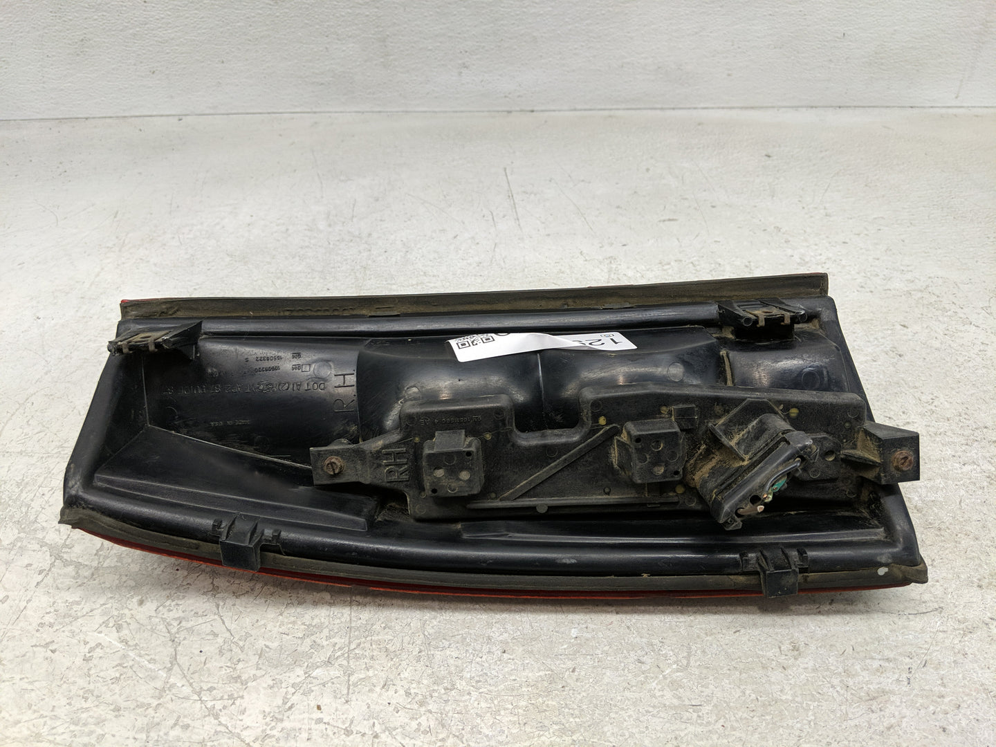 2013-2015 Toyota Avalon Tail Light Assembly Passenger Right OEM P/N:16506322 16506350, 16511566 Fits Fits 2013 2014 2015 OEM