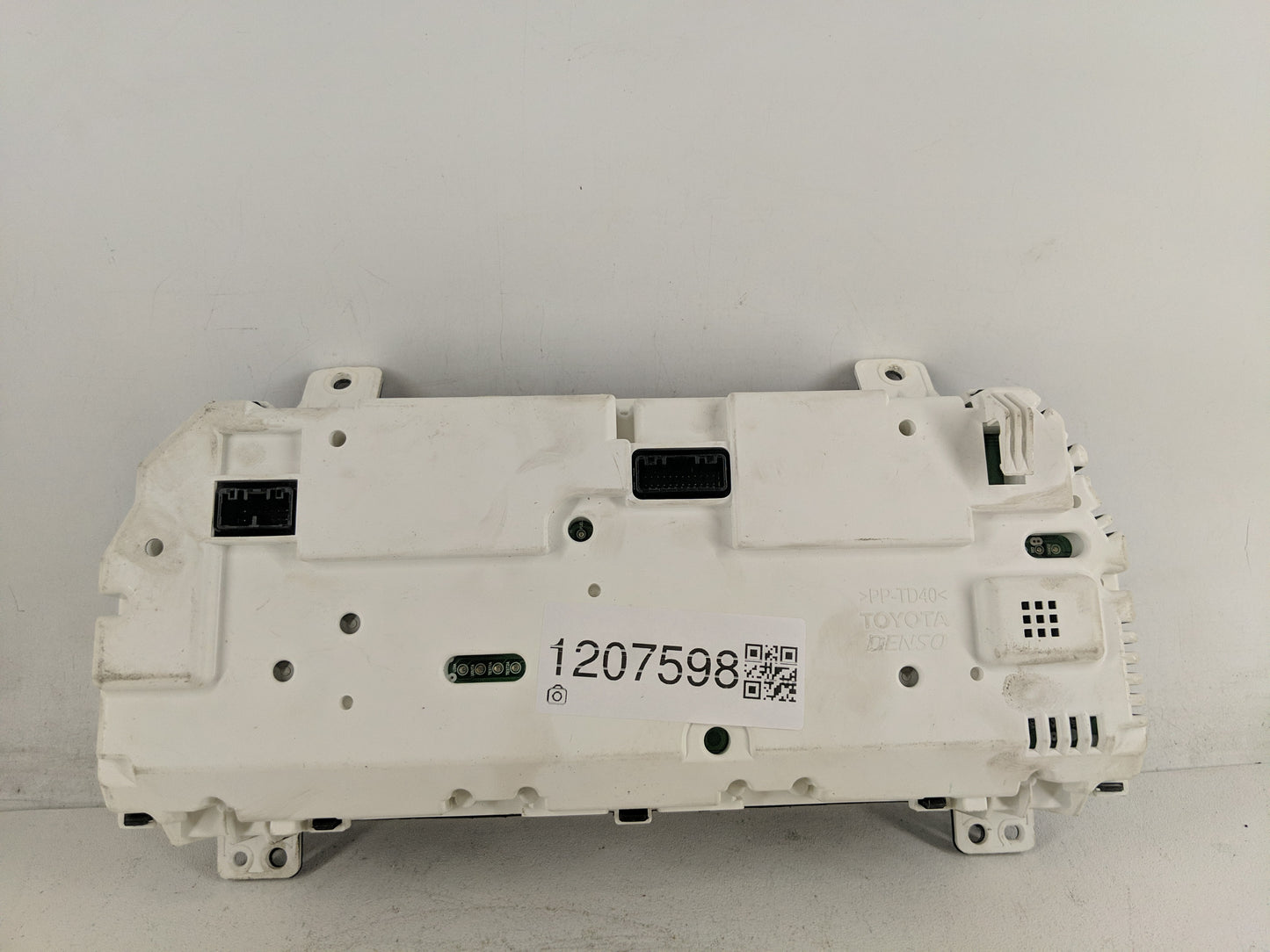 2015-2017 Toyota Camry Instrument Cluster Speedometer Gauges P/N:83800-0X790-00 Fits Fits 2015 2016 2017 OEM Used Auto Parts