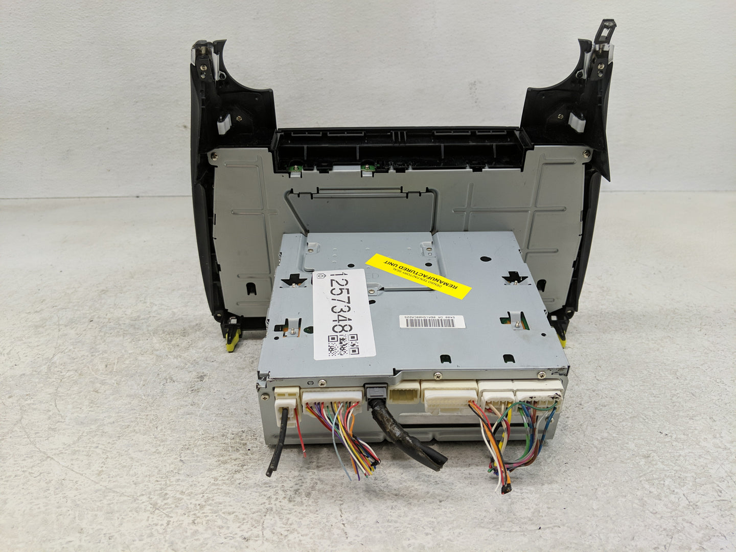 2015 Toyota Camry Radio AM FM Cd Player Receiver Replacement P/N:86140-06390 Fits OEM Used Auto Parts - Oemusedautoparts1.co