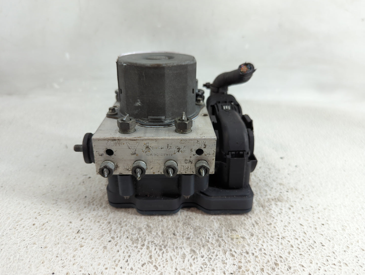 2015-2017 Toyota Camry ABS Pump Control Module Replacement P/N:44540-06180 Fits Fits 2015 2016 2017 OEM Used Auto Parts - Oe