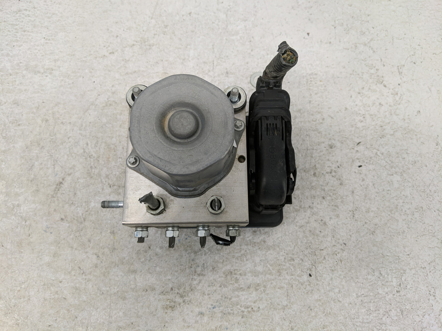 2015-2017 Toyota Camry ABS Pump Control Module Replacement P/N:2265106527 0265956211 Fits Fits 2015 2016 2017 OEM Used Auto 