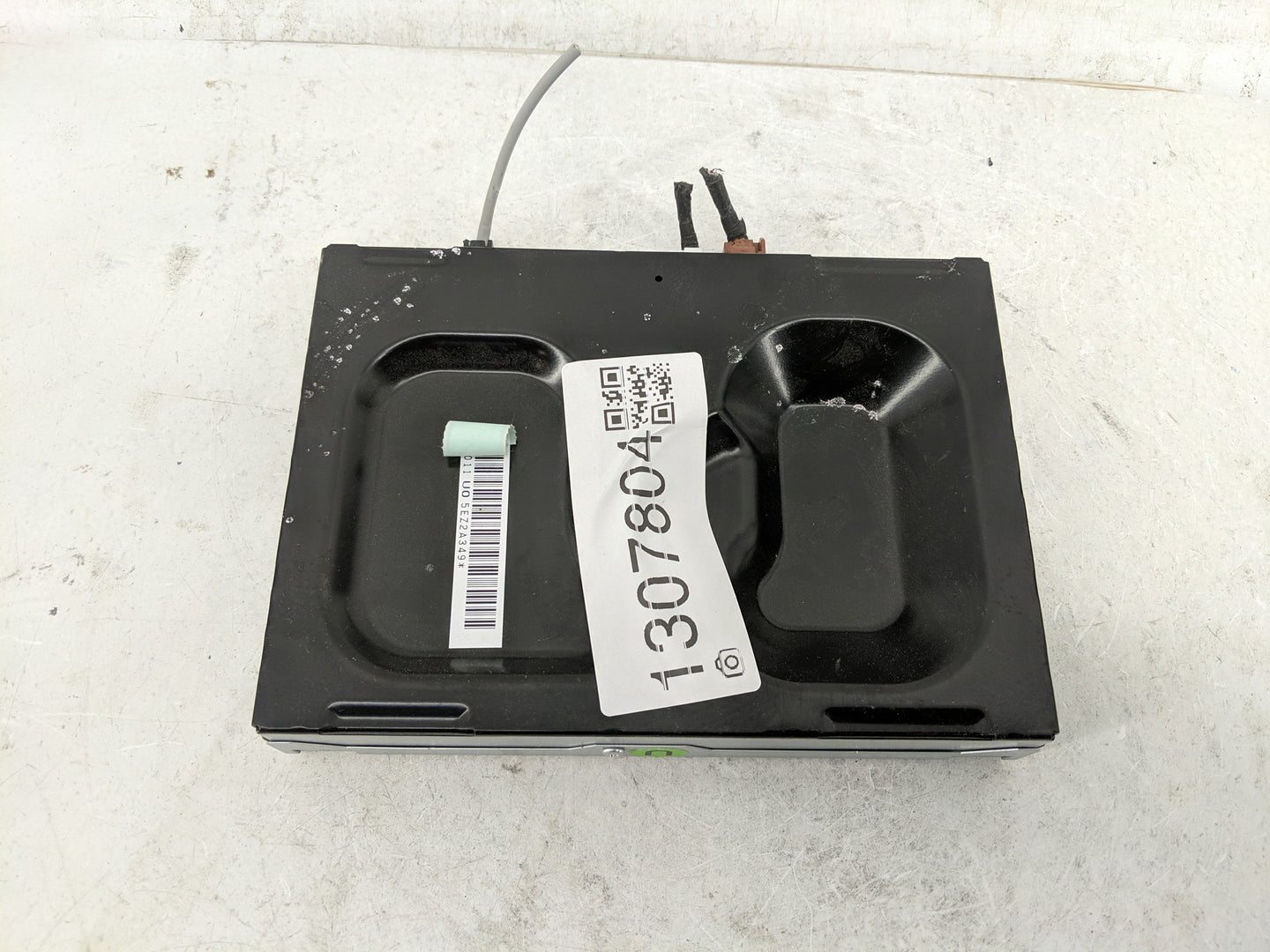 2015 Toyota Camry Radio AM FM Cd Player Receiver Replacement P/N:86180-0E011 Fits OEM Used Auto Parts - Oemusedautoparts1.co