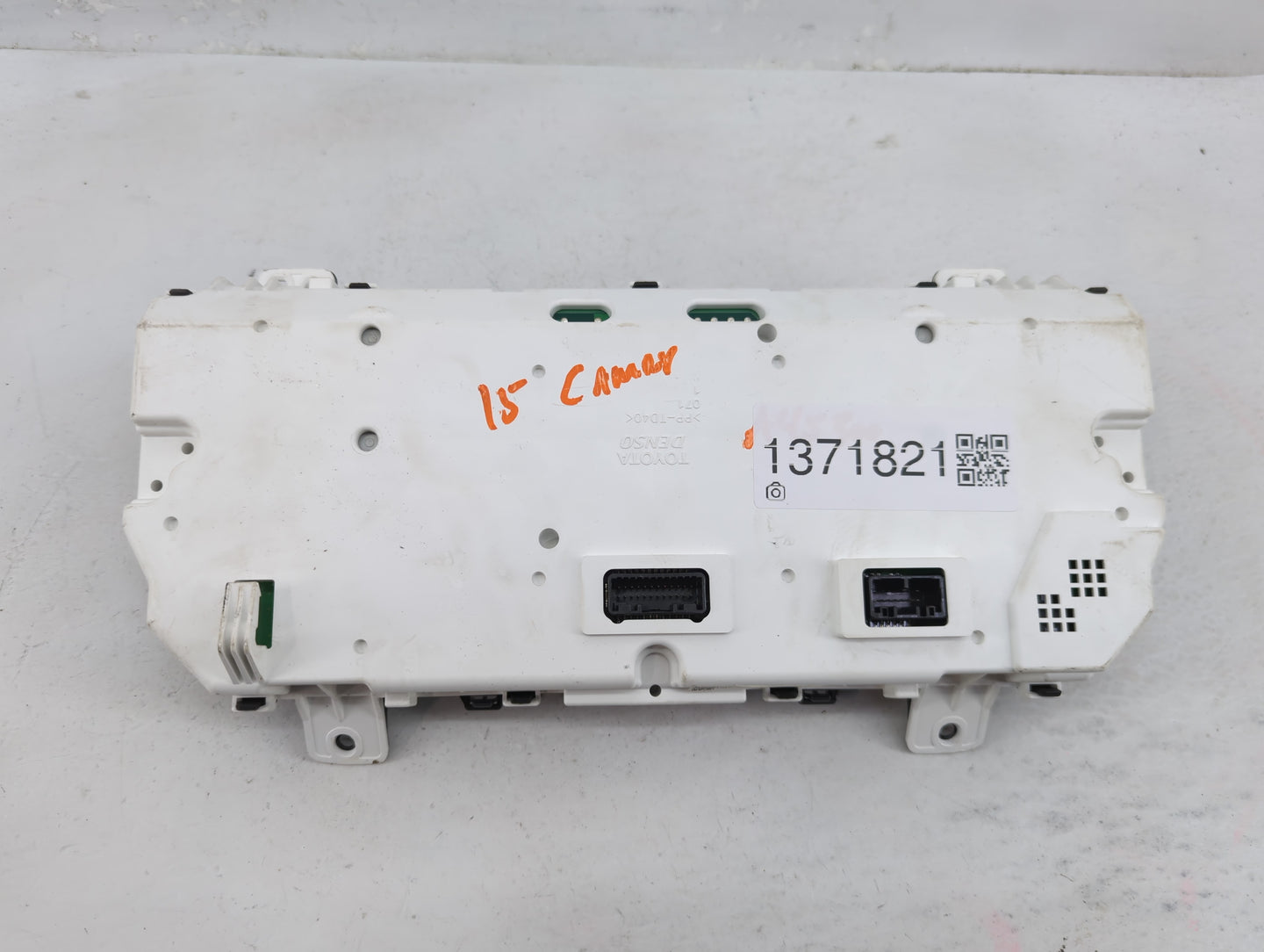 2015-2017 Toyota Camry Instrument Cluster Speedometer Gauges P/N:83800-0XB30-00 Fits Fits 2015 2016 2017 OEM Used Auto Parts