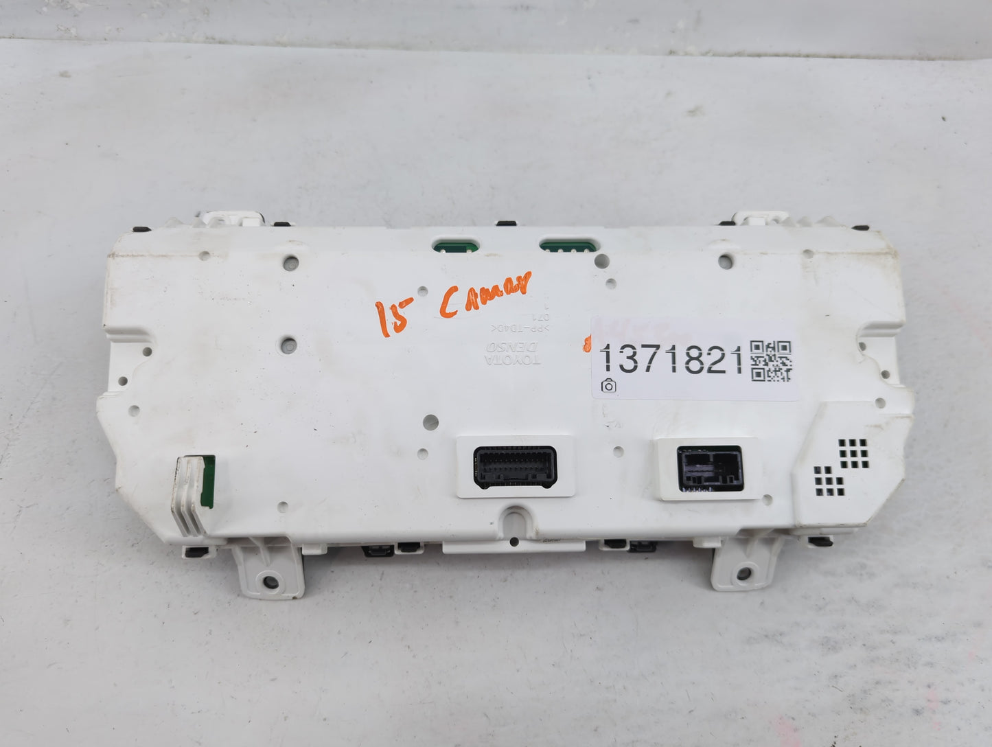 2015-2017 Toyota Camry Instrument Cluster Speedometer Gauges P/N:83800-0XB30-00 Fits Fits 2015 2016 2017 OEM Used Auto Parts
