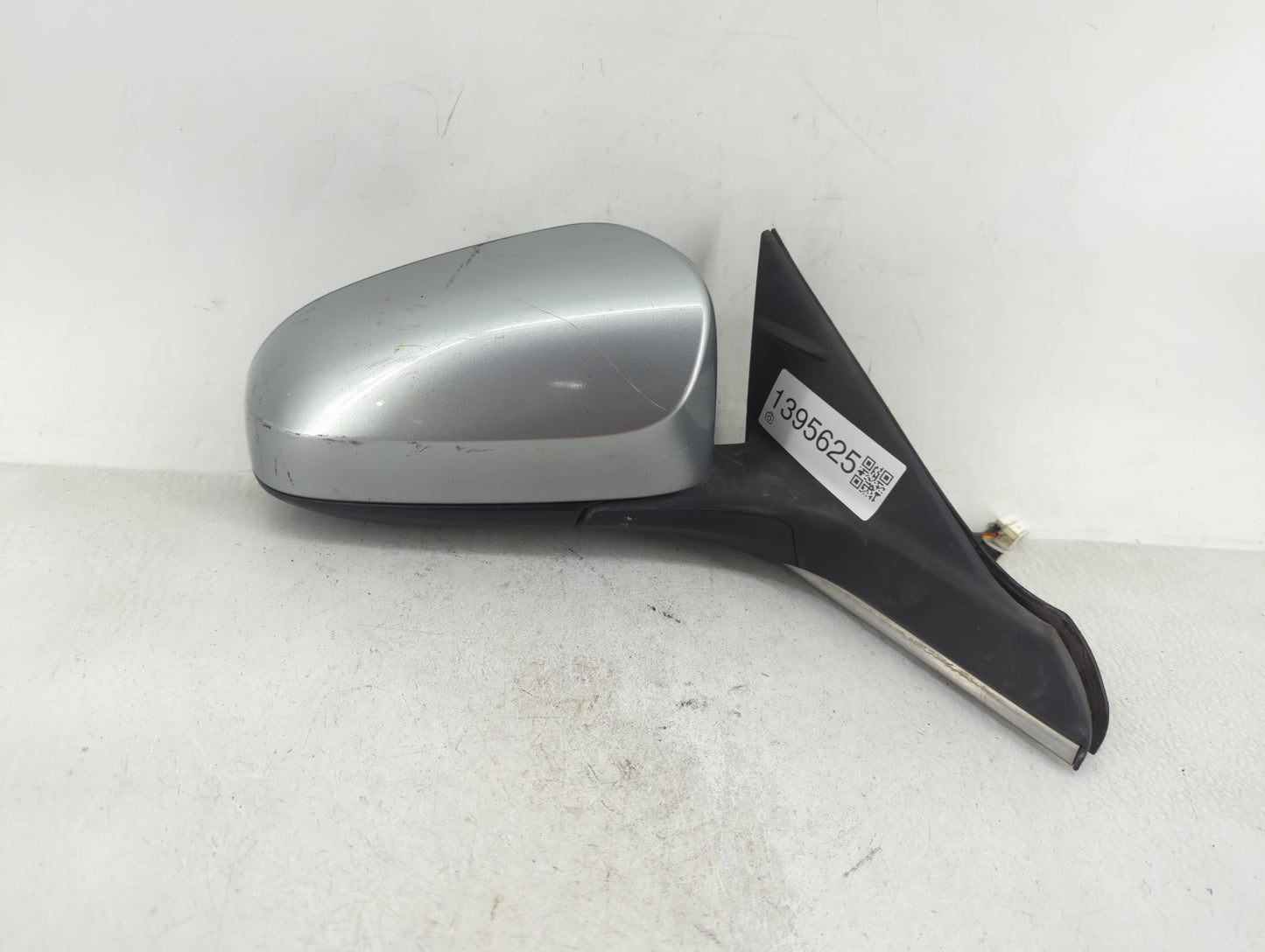 2015-2017 Toyota Camry Passenger Side View Mirror - Right Door Mirror OEM Used - Oemusedautoparts1.com