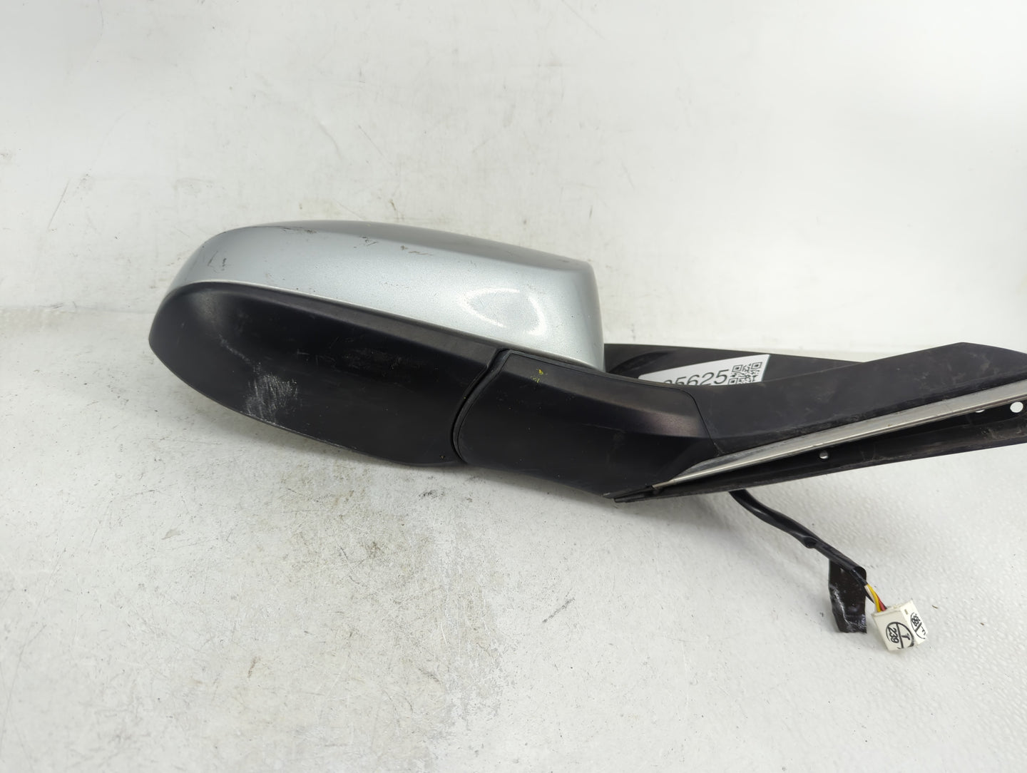 2015-2017 Toyota Camry Passenger Side View Mirror - Right Door Mirror OEM Used - Oemusedautoparts1.com