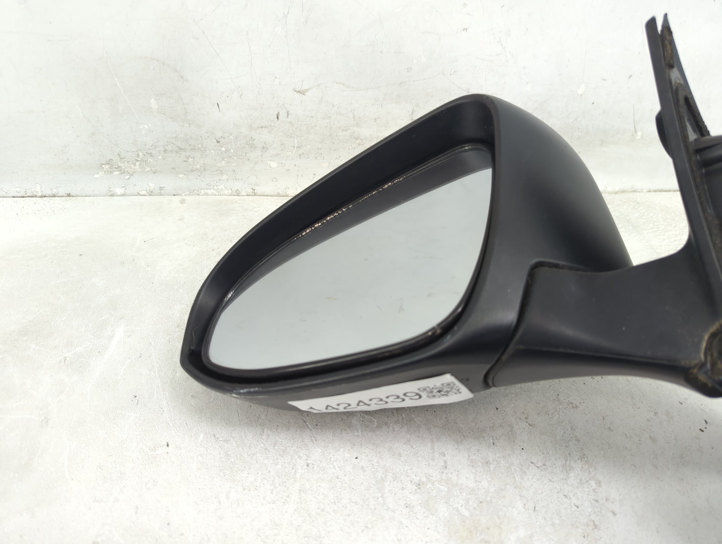 2015-2017 Toyota Camry Driver Side View Mirror - Left Door Mirror OEM Used - Oemusedautoparts1.com