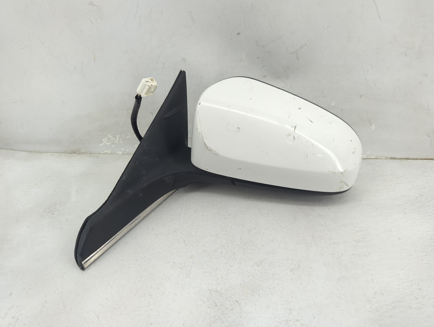 2015-2017 Toyota Camry Driver Side View Mirror - Left Door Mirror OEM Used - Oemusedautoparts1.com