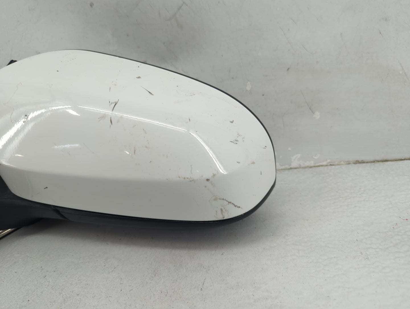 2015-2017 Toyota Camry Driver Side View Mirror - Left Door Mirror OEM Used - Oemusedautoparts1.com